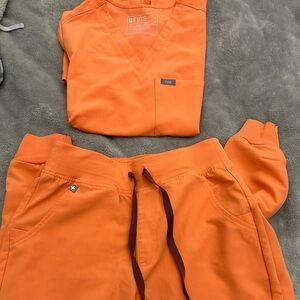 Orange figs scrub set